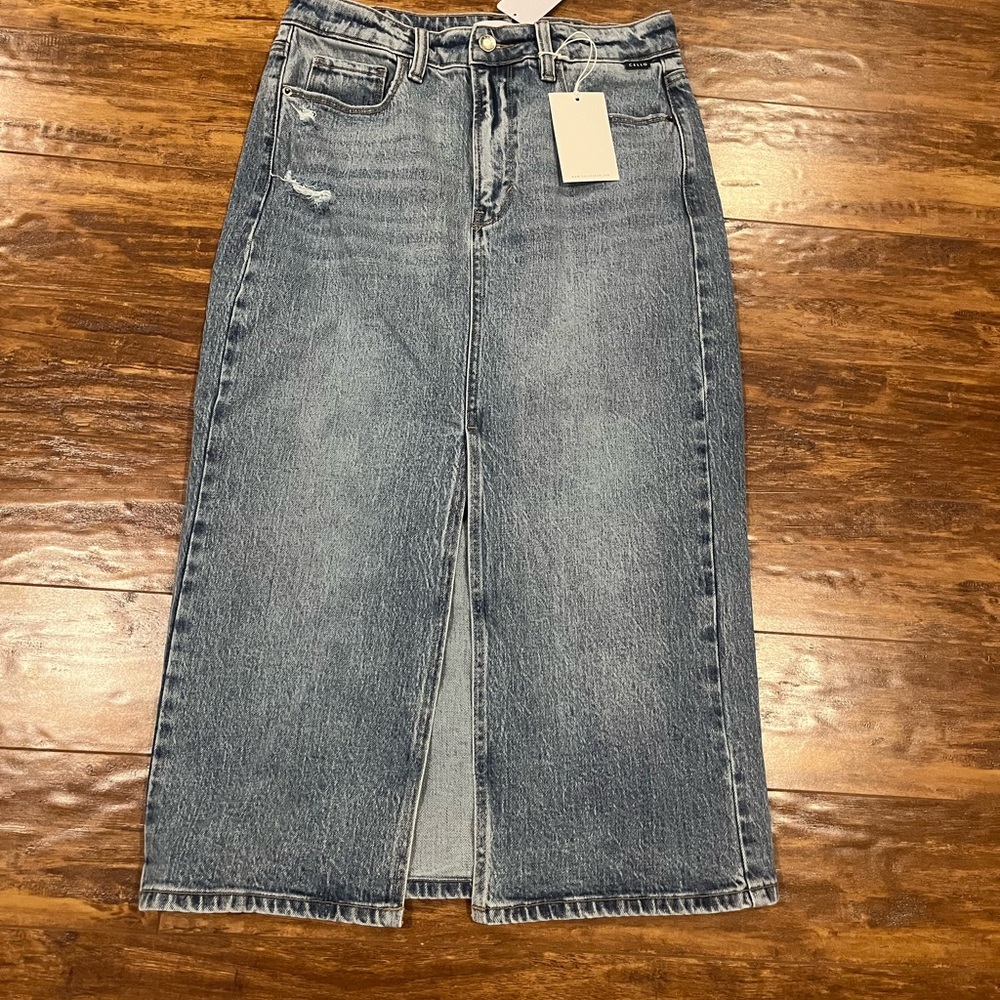 Women’s NWT Jean skirt by Cello. Retails for $89.95+tax